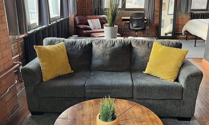 Detroit Apartment | Urban King bed Loft Free Parking Downtown