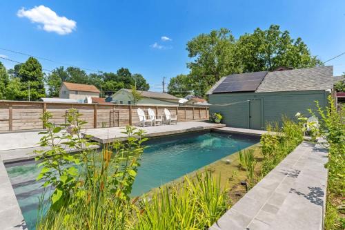 Jeffersonville House | Urban Lakeside Retreat