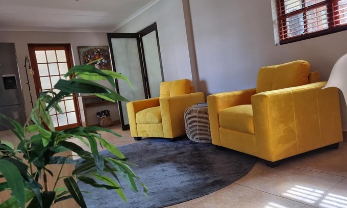 Greater Johannesburg Metropolitan Area House | Urban Lapa - Solar powered