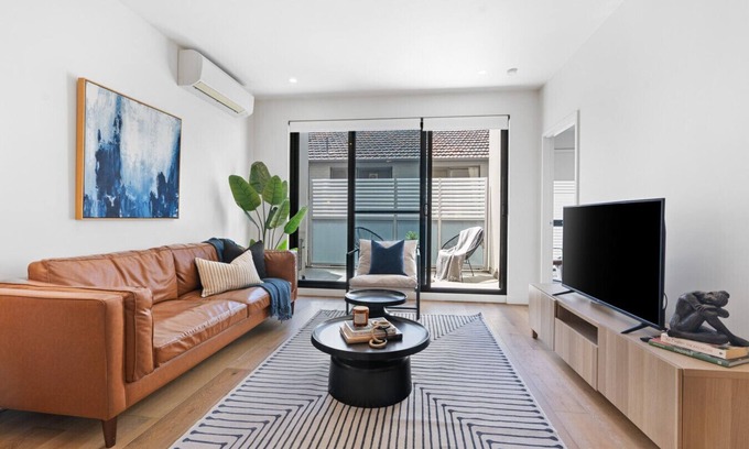 Caulfield East Apartment | Urban Living at Its Best