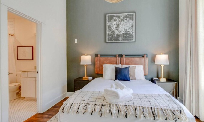 Hillsboro West End Apartment | Urban Living- Rooftop Hangout- Hillsboro Village