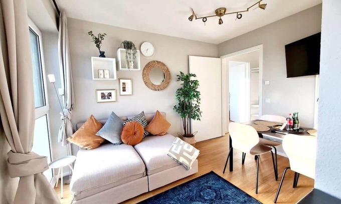 Lurup Apartment | Urban Living - Top Floor Apartment