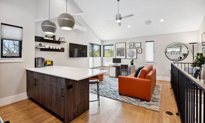 Superior House | Urban Modern Guest House