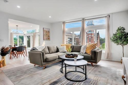 Seward Place Apartment | Urban Nest #5 Modern apartment steps to Proctors