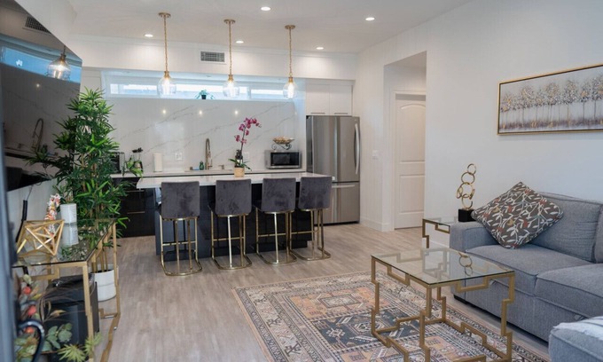 North Hollywood House | URBAN OASIS: 2BR NOHO HOME BUILT 2023 w/LARGE WALK-IN CLOSET & FENCED PATIO p68