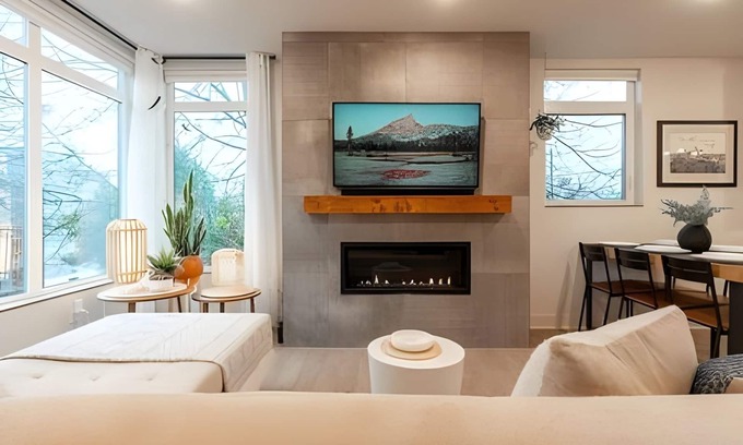 Atlantic House | Urban Oasis: 3BR3BTH w/Rooftop and View, Fireplace