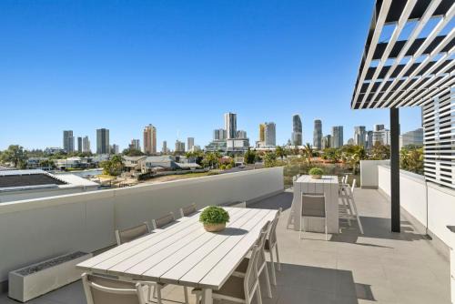 Broadbeach Waters House | Urban Oasis