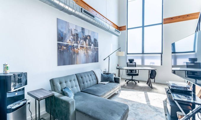 East Passyunk Crossing House | Urban Oasis in Philly! Quiet Private Rooftop, 2 workspaces, GARAGE AT REQUEST