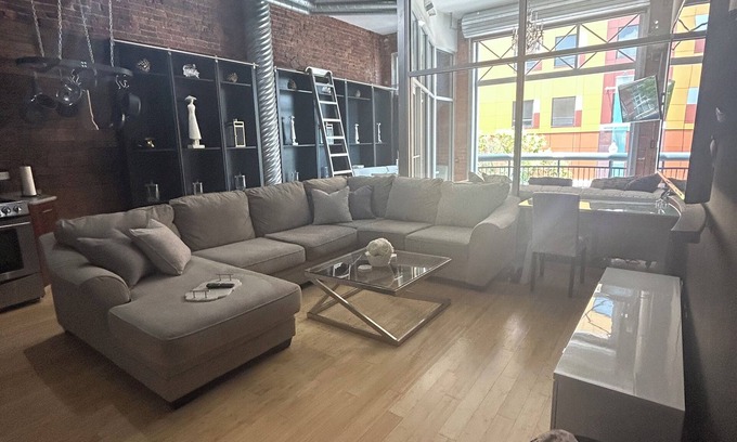 Inglefield Condo | Urban Oasis in the Heart of Downtown