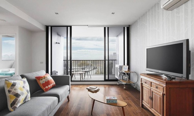 Richmond North Apartment | Urban Oasis in the Heart of Richmond Cultural Hub