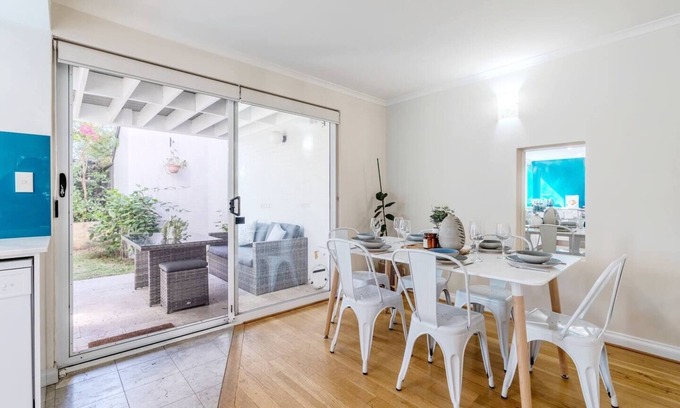 Victoria Park House | Urban Oasis: Near Optus Stadium