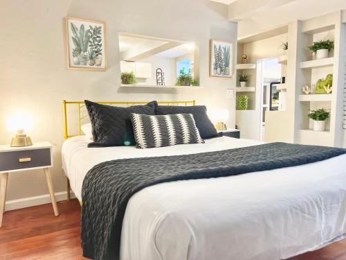 North Park Apartment | Urban Oasis Near The Zoo A Central Studio For 2