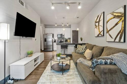 Chestnut Apartment | Urban Oasis, Pool Gym Dog Park Free WiFi