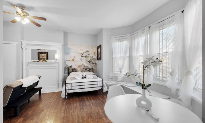 Spruce Hill Apartment | Urban quaint flat @UPenn