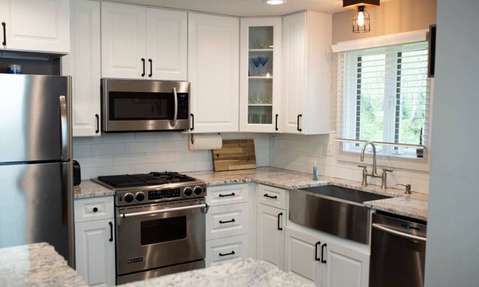 Indianapolis House | Urban Retreat @Keystone 2BED/1BA Wooded Sanctuary