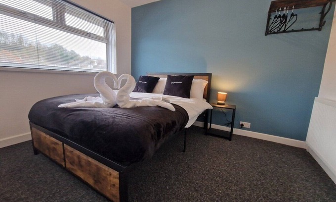 Merthyr Tydfil House | Urban Retreat Nr Bike Park Wales