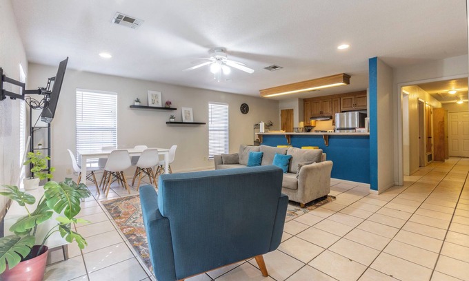 University Apartment | Urban Sanctuary Great Weekly & Monthly Rates!