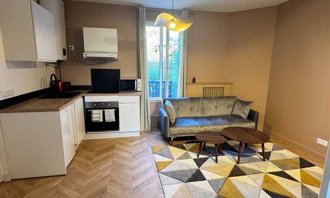 Bondy Apartment | Urban Shelter