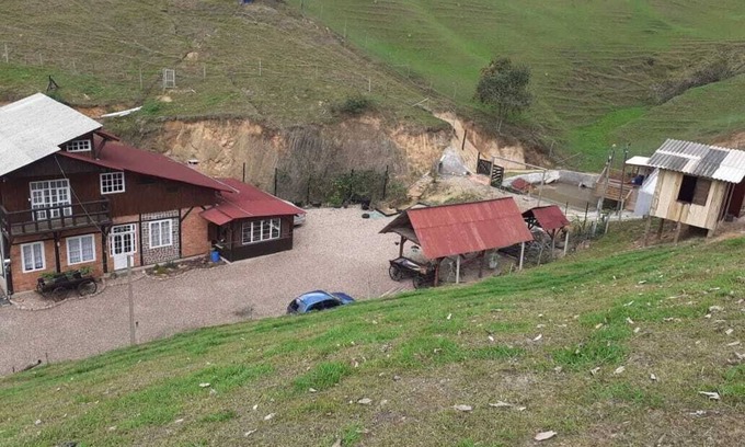 Estrada das Areias House | Urban site Amorinzópolis