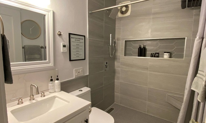 Burley Apartment | βππ£πππ ππ¦ππ₯πβ 1 bedroom, Lots of Style π€ Suite #2