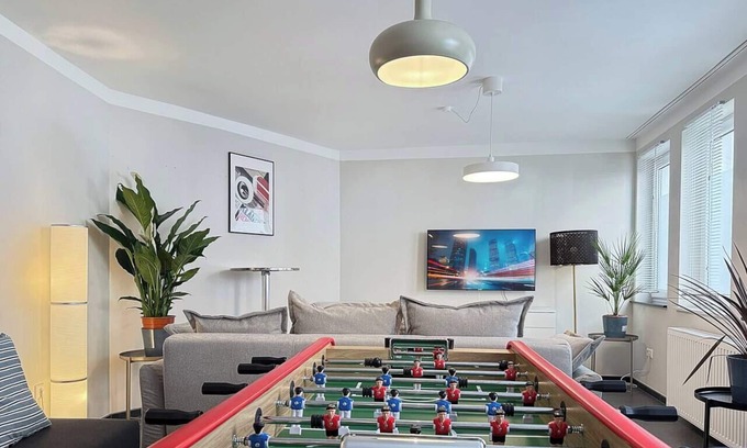 Diemershalde House | Urbanes Stgt Retreat – 13 Pers., PS5 & Patio