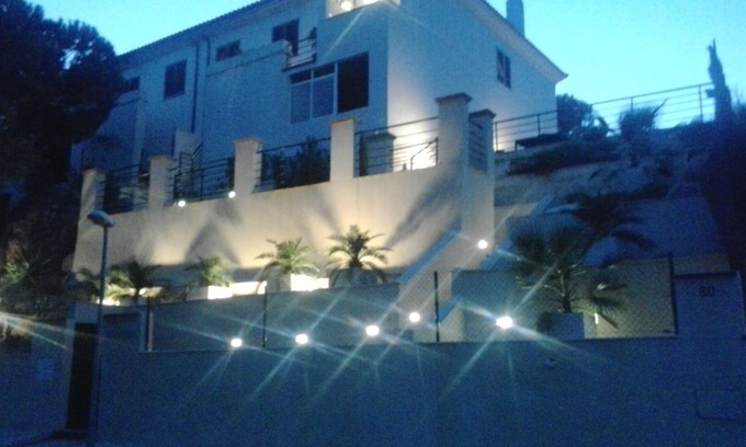 Las Jaras Villa | Urbanization in Córdoba, facing the lake of 'La Encantada' dreamlike views