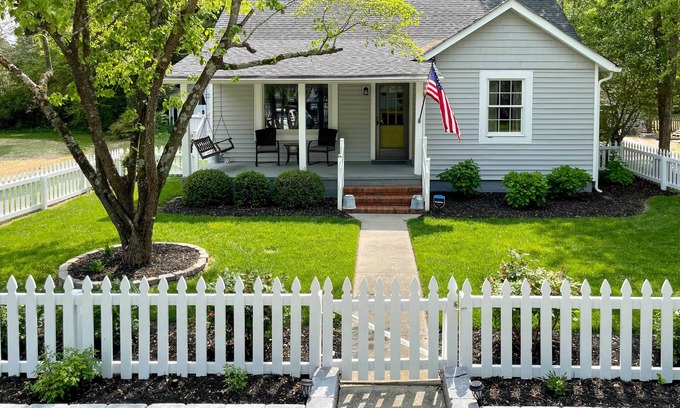 Urbanna Cottage | Urbanna Cottage w/Private Yard & Water Views