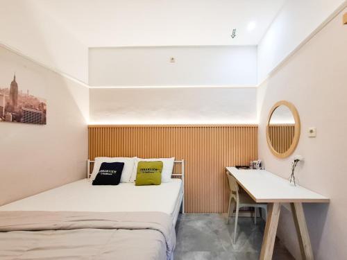Blitar Hotel | Urbanview Livy House Blitar
