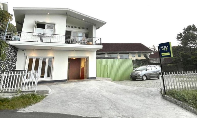 Tretes Hotel | Urbanview Wisma Nirwana Tretes by RedDoorz