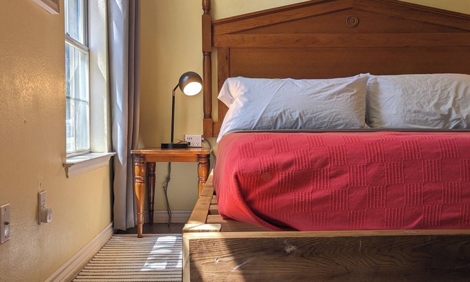 Irving House | URBENITY: Modern Pet Friendly Ground Fl Row House, King bed