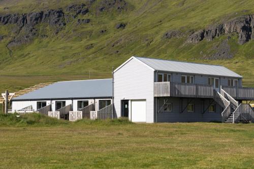 Nordurfjordur House | Urdartindur Guesthouse and Cottages