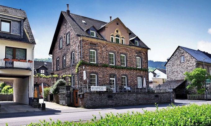 Ernst Apartment | Urlaub im Weingut Direkt an der Mosel, 2 Schlafzimmer, 2 Badezimmer
