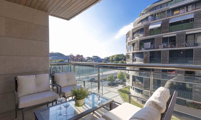 San Sebastian Apartment | Urumea | The Rentals Collection