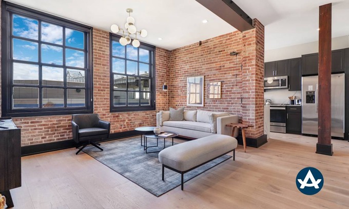 Arts/Warehouse District Hotel | Sextant The Lola 5 min drive to Bourbon St Rooftop 3 Bed 2 Bath