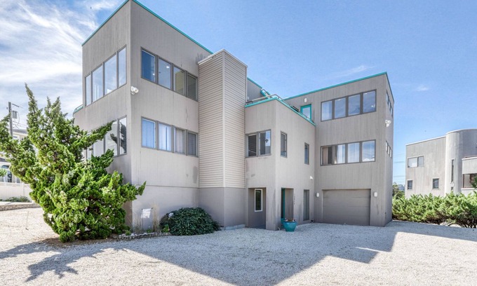 North Beach House | Luxury Home (smoke & pet free),Spectacular Ocean Views, 2nd back, guarded beach