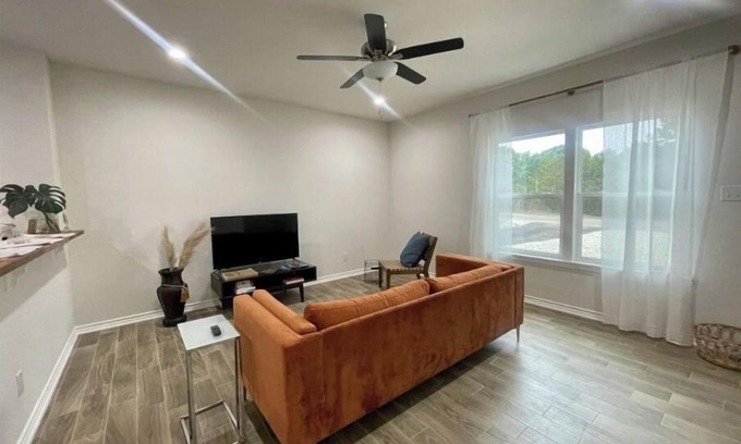 Spring Branch House | Cozy Casita near Wimberley & Canyon Lake