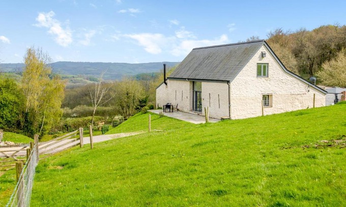 Coed-Y-Paen Apartment | USK Barn
