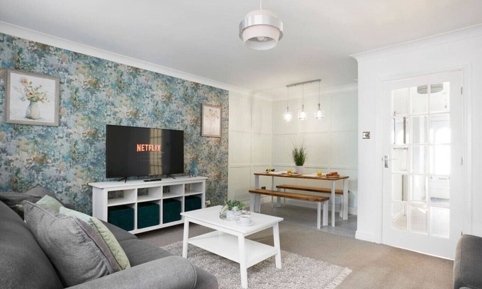 Ainley Top House | uSnooz | Charming Huddersfield Home with Garden
