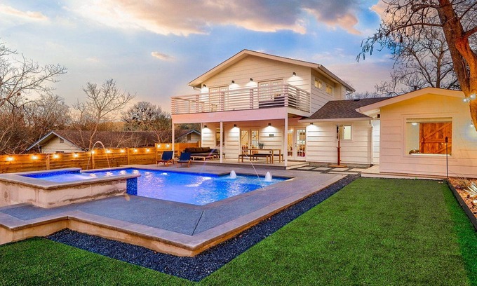 Parker Lane House | UT Football Fave - Pool, Hot Tub, BBQ Grill, More