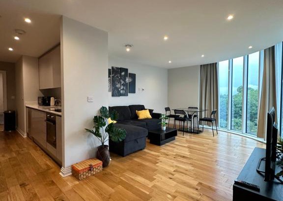 Uxbridge South Apartment | Uxbridge Apartment