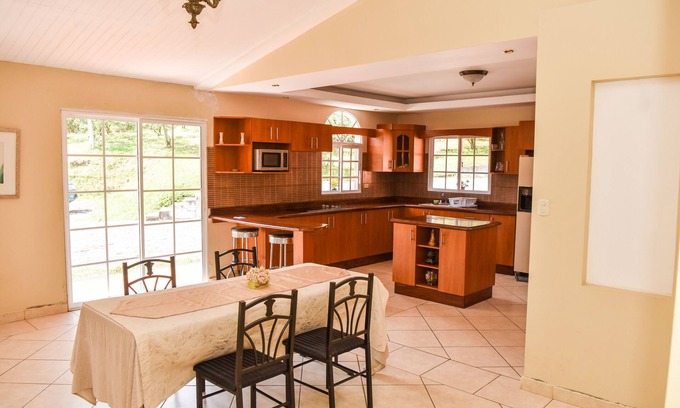 Tegucigalpa Bed & Breakfast | Uyuca Vista Family Villa