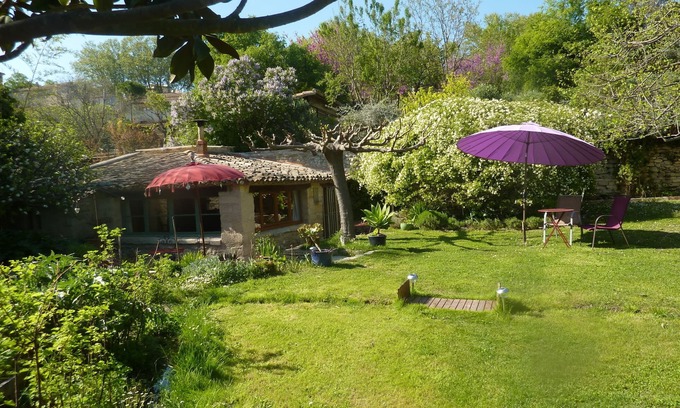 Uzes House | Uzes 600m from downtown, small house, wooded grounds with swimming pool, very quiet