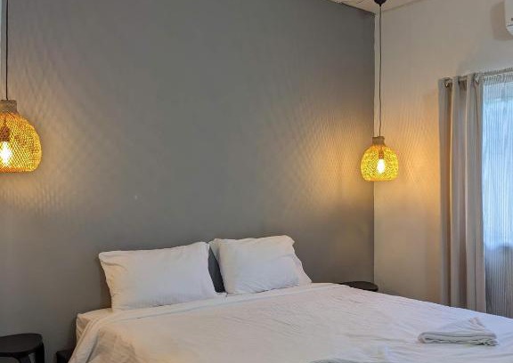 Phanat Nikhom Hotel | V at Panus