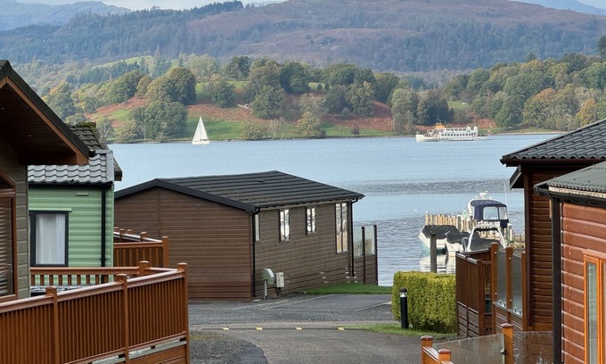 Windermere Cabin | V+B's Hygge, Gorgeous Lake View at V&B Hygge