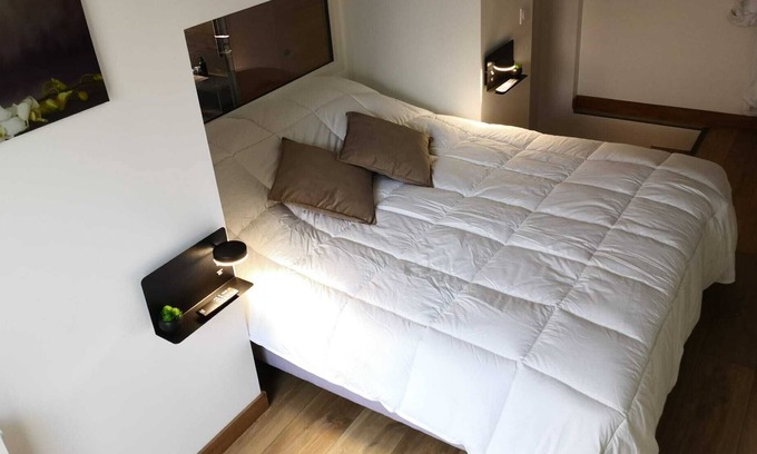 Saint-Martin-Boulogne Bed & Breakfast | V & Spa guest room with private spa and sauna