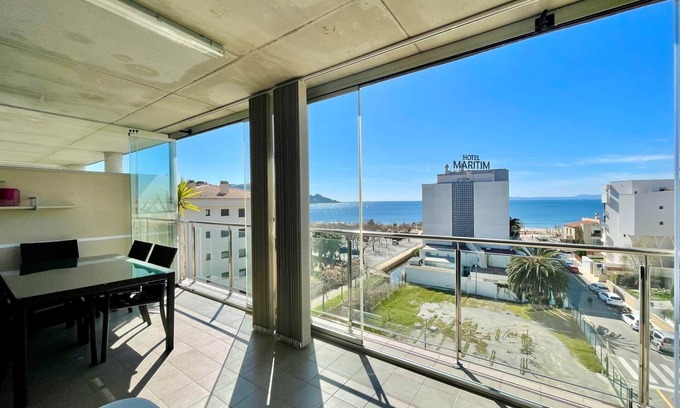 Santa Margarida Apartment | V012 - Maritim, Espléndido apartamento con vistas al mar.