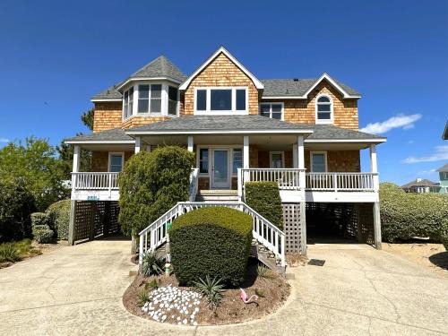 Ocean Hill House | V1233- Easton's Beach