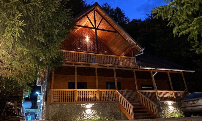 Gura Teghii Villa | V13 Wild Cabin - Traditional mountain cabin with cosy modern rooms