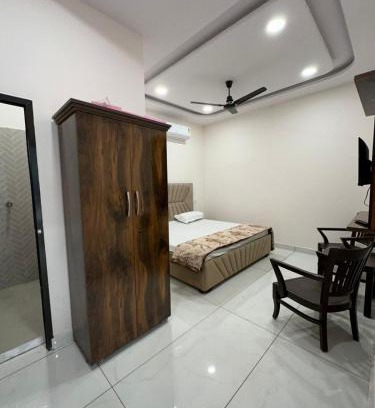 Jalandhar Hotel | V2 Guest House