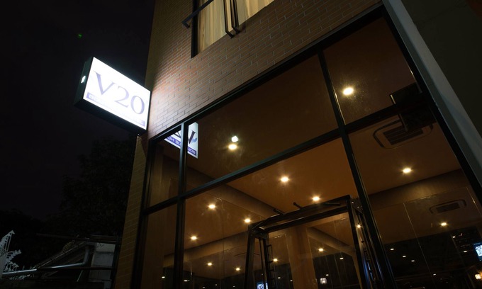 Chom Phon Hotel | V20boutique Jacuzzi Hotel